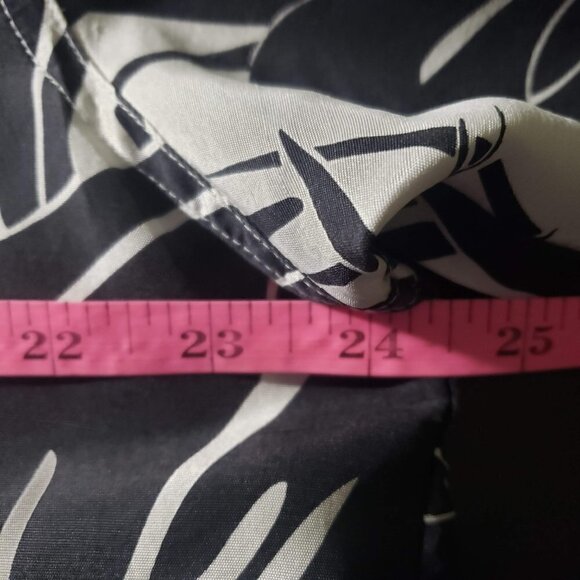 Fashion Top Black Floral Sheer Long Sleeve Button Down Blouse Sz N/A - Picture 8 of 9